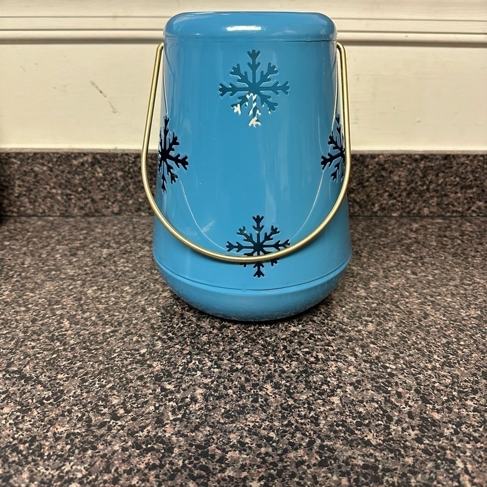 Blue Snowflake Metal Retro Lantern